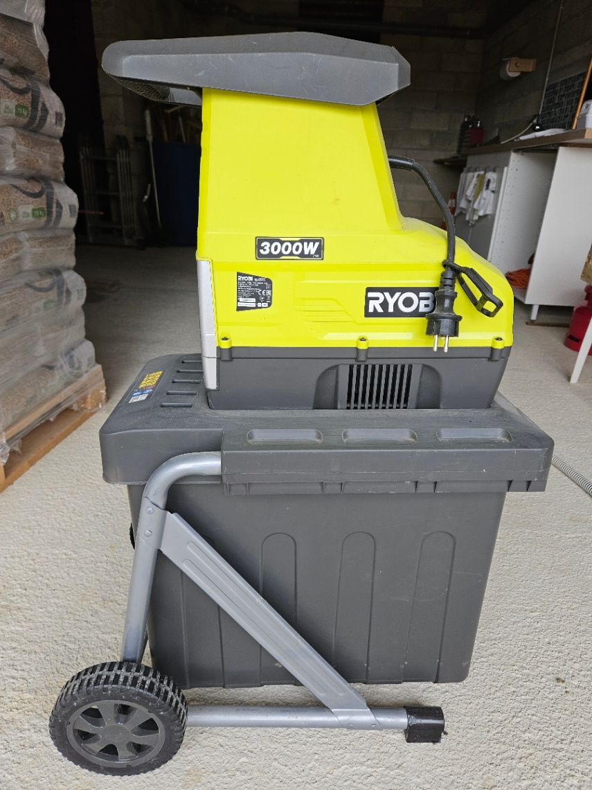 Broyeur de végétaux Ryobi 3000w