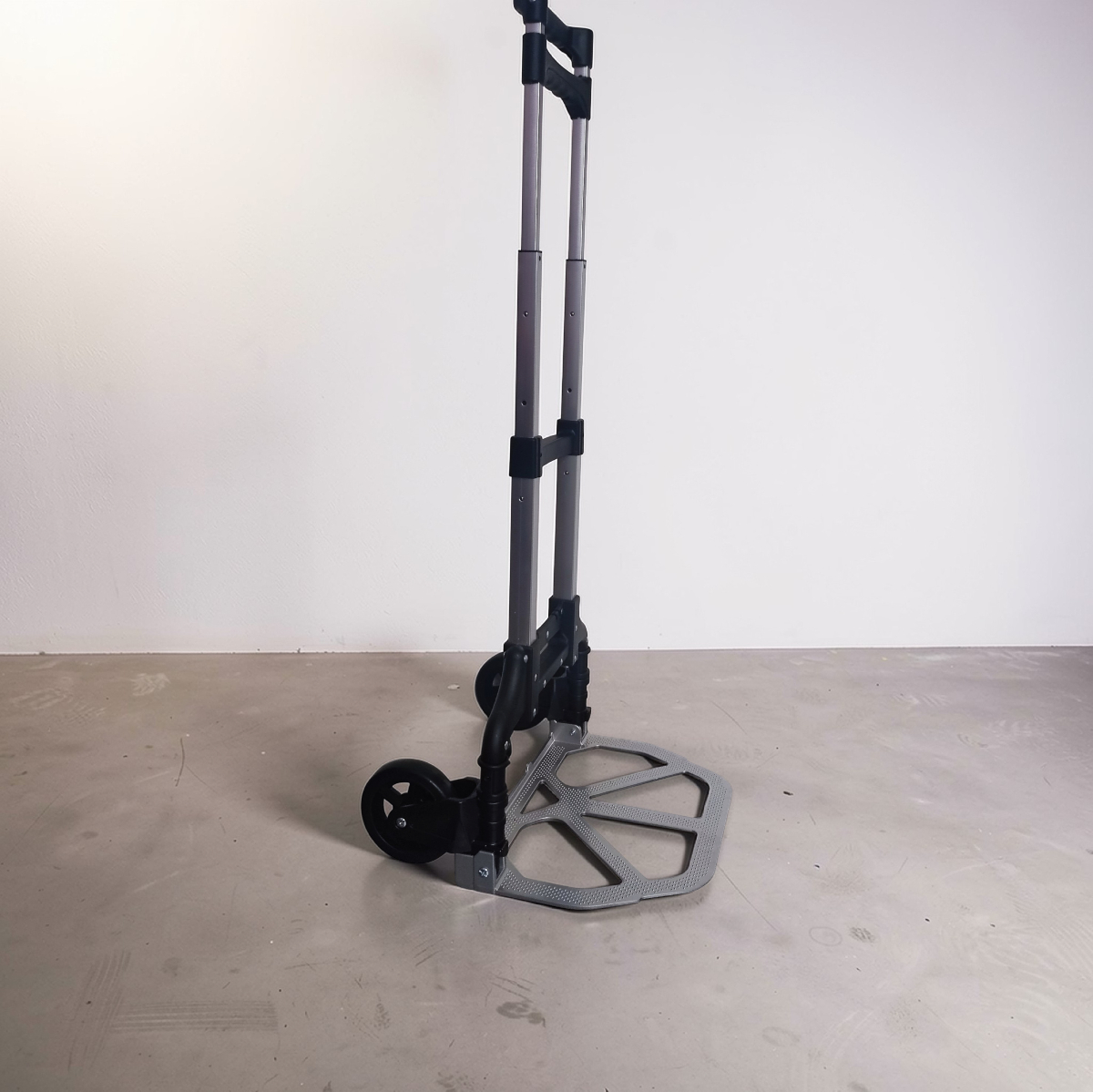 Location diable pliant/rétractable en alu, charge 70kg, 100cm