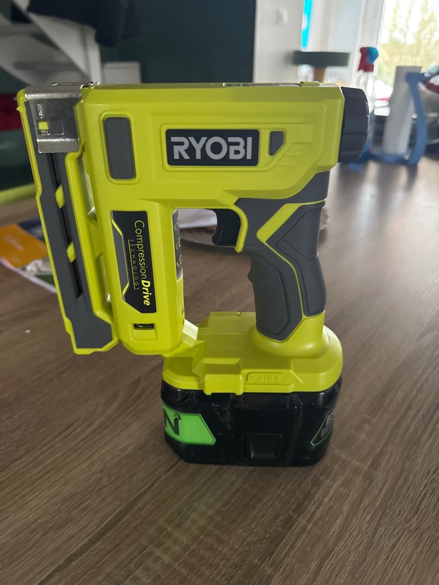 Agrafeuse RYOBi sur batterie