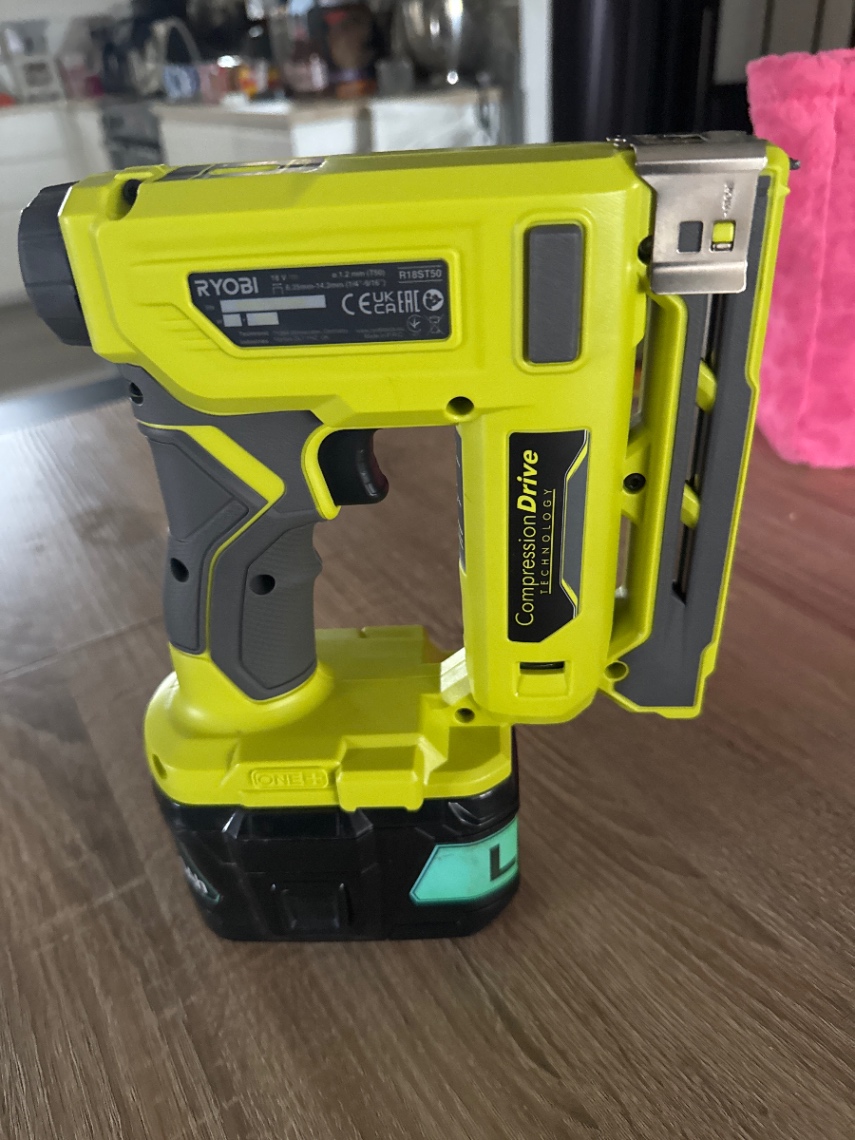 Agrafeuse RYOBi sur batterie