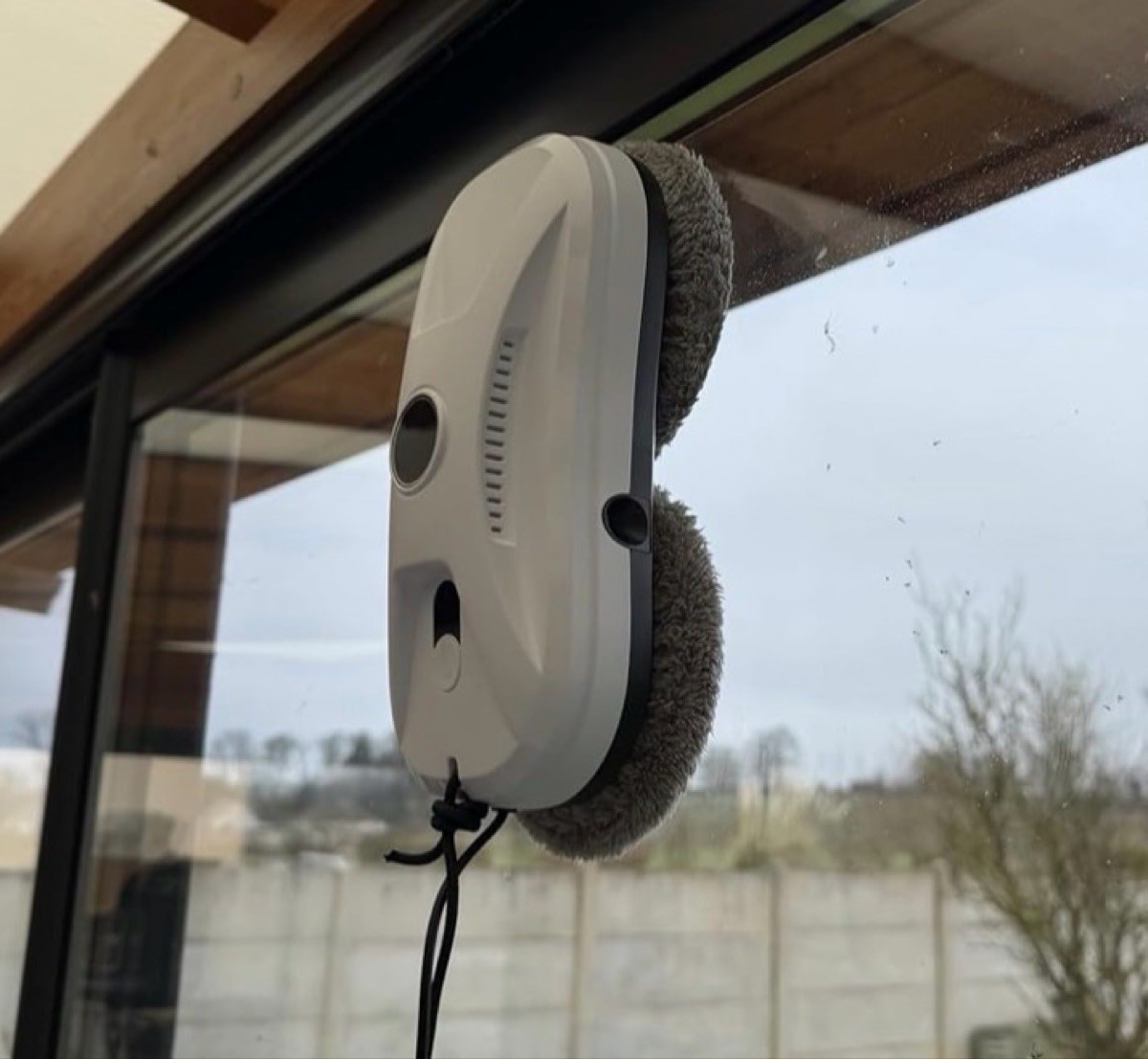 Robot laveur de vitre